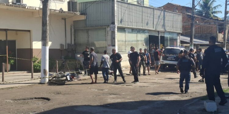Em depoimento, policiais que atiraram em pedreiros mortos admitem ter confundido material com arma em São Gonçalo