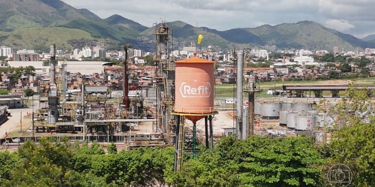 Governo do RJ bloqueia 19 empresas, ligadas à Refit, de emitirem notas de compra e venda de produtos